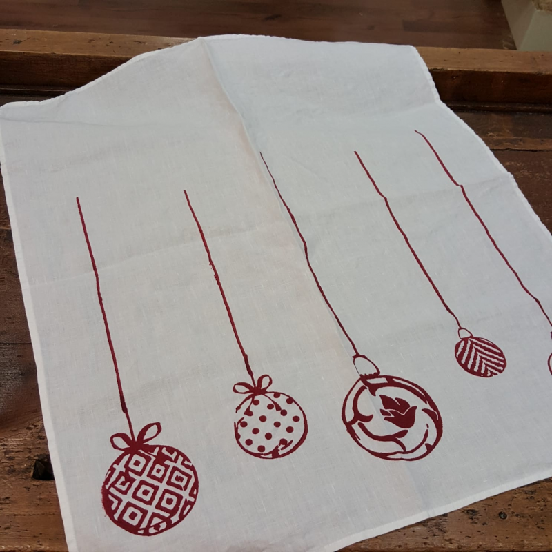 Dishcloth in linen with red Christmas balls