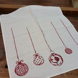 Dishcloth in linen with red Christmas balls