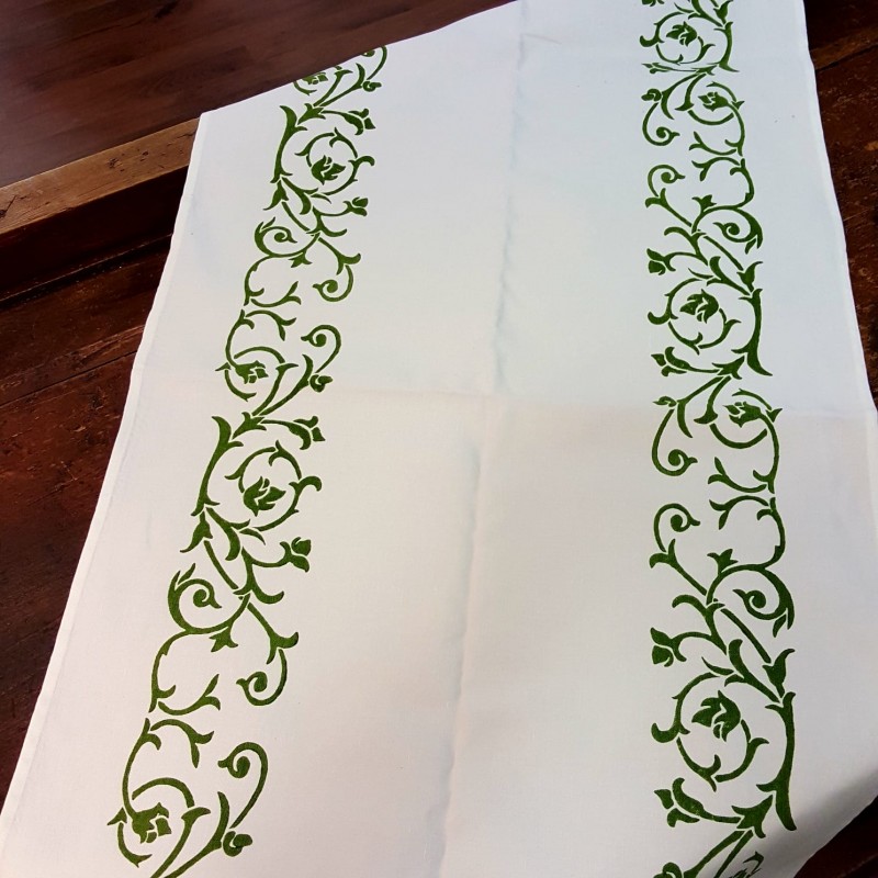 Table runner in cotton and linen bud print