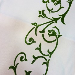 Table runner in cotton and linen bud print