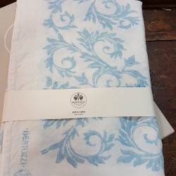 Blue tablecloth acanthus collection