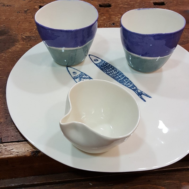 Porcelain coffee service with round tray and can