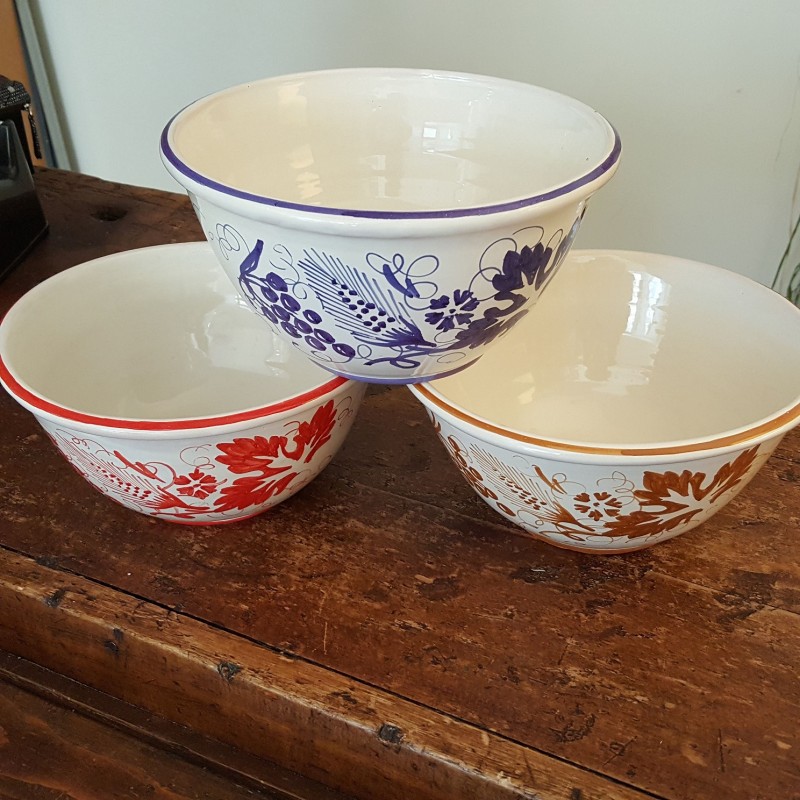 Ceramic table salad bowl