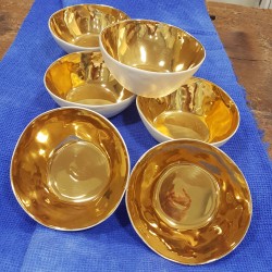 Bowl in porcella and pure gold spennelata or full.