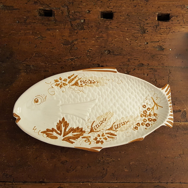 Ceramic platter shaped fish.