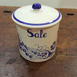 Salt container in ceramic