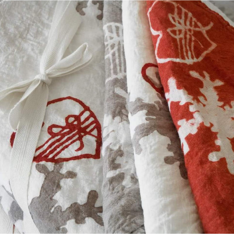 Linen tablecloth flakes and hearts for christmas