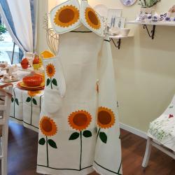 Kitchen suit in cotton and linen sunflower print