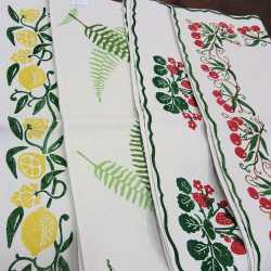 Table runner cherries print