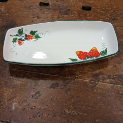 Piatto da portata in ceramica piccolo decorato fragole